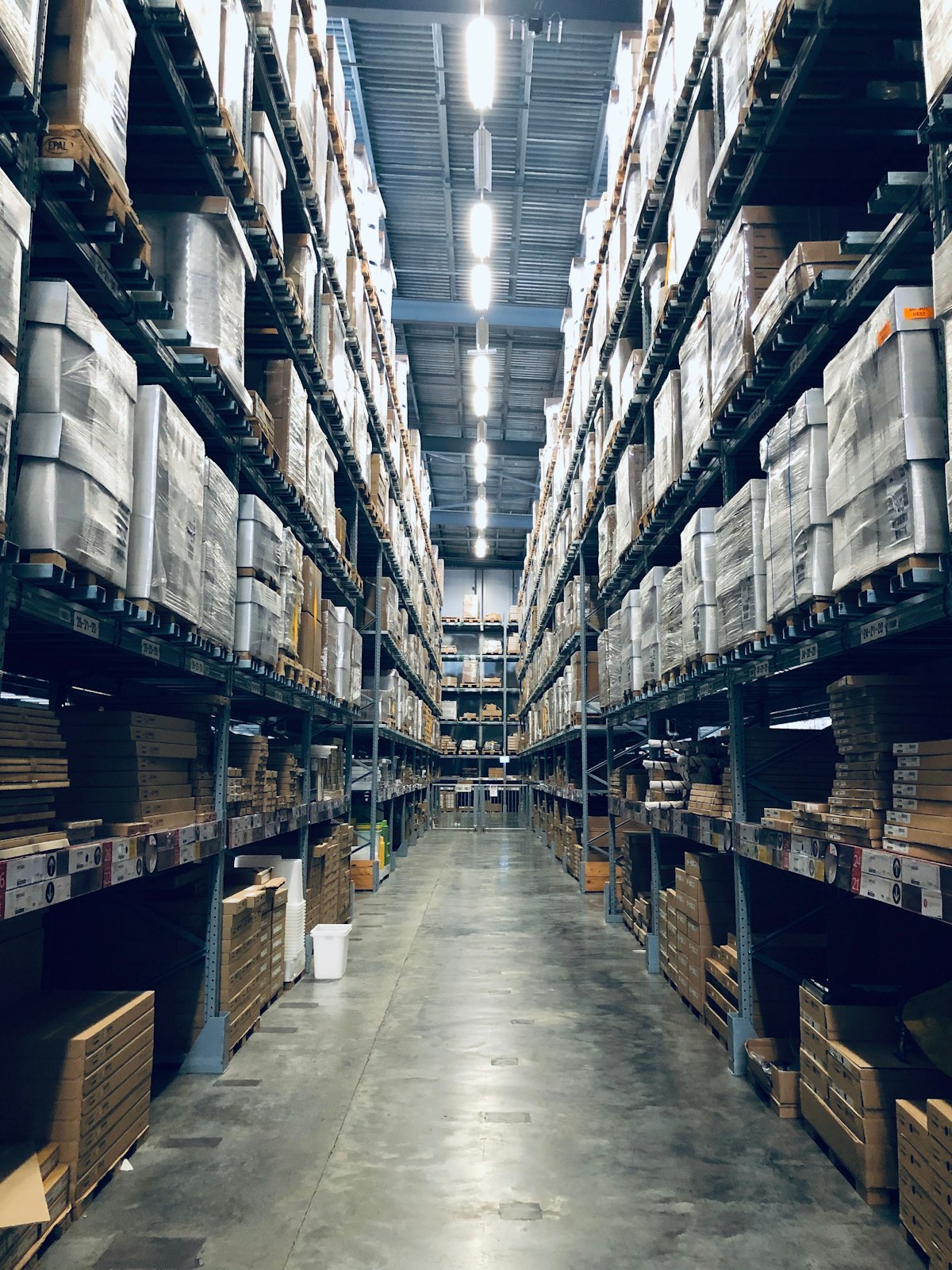 Enterprise ecommerce logistics and fulfillment operations during demand spikes